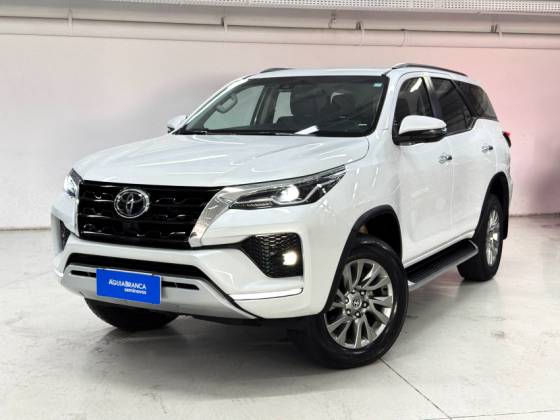 TOYOTA HILUX SW4 2.8 D-4D TURBO DIESEL SRX 7L 4X4 AUTOMÁTICO